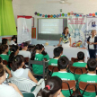 La profesora Analiz Rodríguez hace la presentación de la charla.