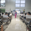 La jueza Pili Rodríguez impartió la charla a los estudiantes del Colegio Trinity School.