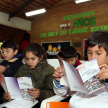 Los niños recibieron materiales alusivos al programa Educando en Justicia.