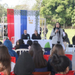 La jornada contó con la activa participación de los estudiantes, quienes presentaron sketches sobre los derechos de los niños y realizaron preguntas a las autoridades presentes.