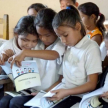 Materiales relacionados a la campaña educativa y sobre los derechos del niño y la niña fueron entregados a todos los alumnos presentes.