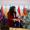 Entrega de reconocimiento a la magistrada Esmeralda Arosemena.