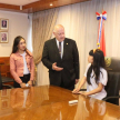 La niña Adriana Jazmín fue recibida por el presidente de la Corte Suprema de Justicia, el doctor Luis María Benítez Riera.