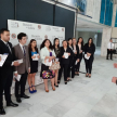 El coordinador del programa recibió a los estudiantes en el Hall Central del Palacio.