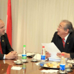 El presidente de la Corte, José Raúl Torres Kirmser, conversando con el intendente de Asunción.