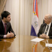 Durante la mesa de trabajo interinstitucional, el titular de la CSJ, doctor Luis María Benítez Riera, dio la bienvenida a las autoridades, resaltando el compromiso de la máxima instancia judicial en la protección integral de la Niñez y Adolescencia. 