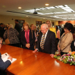 El doctor Delio Vera Navarro firmando sus libros entregados a la comunidad jurídica que asistió al lanzamiento. 