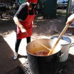 El menú fue guiso de arroz, elaborado con más de 40 kilos de arroz, 35 kilos de carne, 30 kilos de tomate, 30 kilos de cebolla y  20 kilos de locote