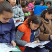 En la charla se entregaron materiales informativos sobre la niñez y la adolescencia.