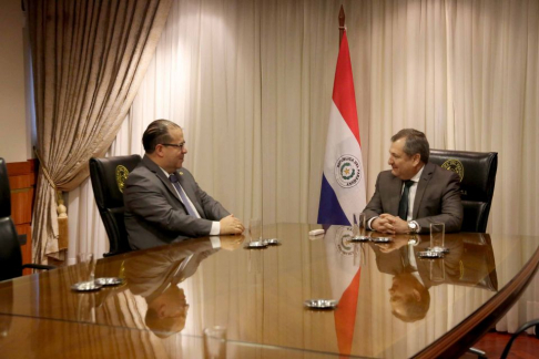 El presidente de la Corte Suprema de Justicia, doctor Eugenio Jiménez Rolón, mantuvo una reunión esta mañana con el representante de la Organización de Estados Americanos (OEA) en nuestro país, Diego José Paz Bustamante.