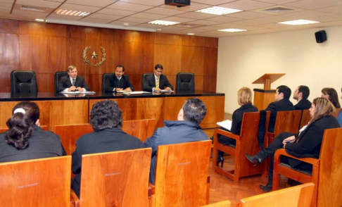 Momento de la reunión de trabajo sobre asuntos concernientes a propuestas acerca de beneficios en el marco del presupuesto 2015.