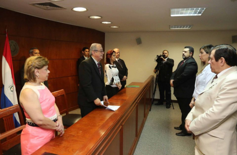 El acto estuvo presidido por el titular de la Corte Suprema de Justicia, José Raúl Torres Kirmser, acompañado de la vicepresidenta de la CSJ, Miryam Peña, y los ministros Gladys Bareiro de Módica y Luis María Benítez Riera.