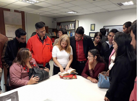 Durante la visita al Museo de la Justicia, los estudiantes pudieron observar imágenes y documentos de la época dictatorial que le tocó atravesar al país. 