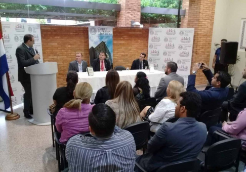 Presentaron libro del doctor Justo Cristino Ramos Arrúa, juez del fuero Civil y Comercial de Cordillera.