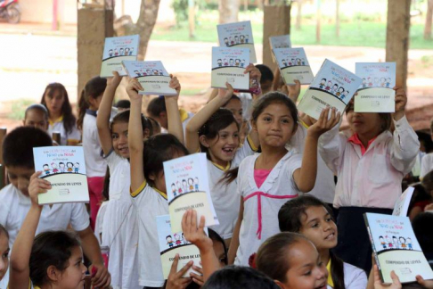 Cada alumno recibió un compendio de leyes de la niñez y la adolescencia.