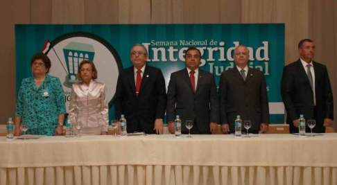 La apertura tuvo la presencia de las autoridades judiciales doctores Raúl Torres Kirmser, Alicia Pucheta de Correa y Luis María Benítez Riera, además de representantes de organismos nacionales e internacionales.