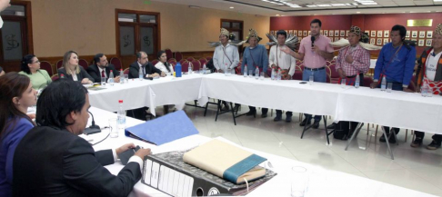 Reunión de trabajo sobre negociación de territorio con el pueblo Ayoreo.