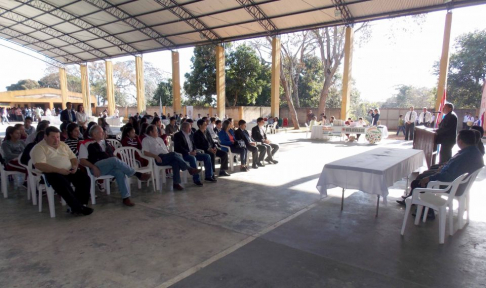 El abogado Leoncio Alderete, juez de paz de Altos dio la bienvenida a los presentes en la jornada La justicia llega a tu ciudad