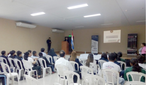 La charla tuvo lugar en la sede de la Municipalidad de Villa Hayes.