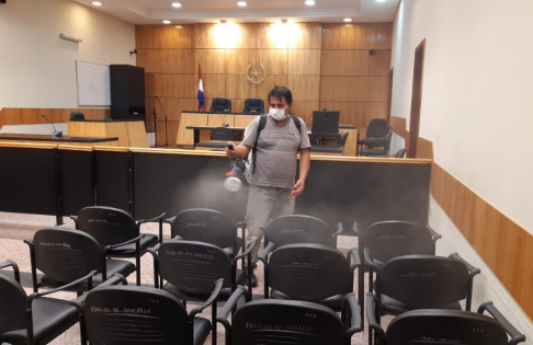 En la sede judicial de la Circunscripción Judicial de Cordillera, se realizaron tareas de fumigación.