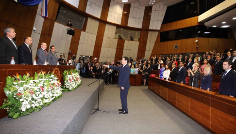 Juramento del doctor Gustavo Santander como nuevo ministro de la CSJ.