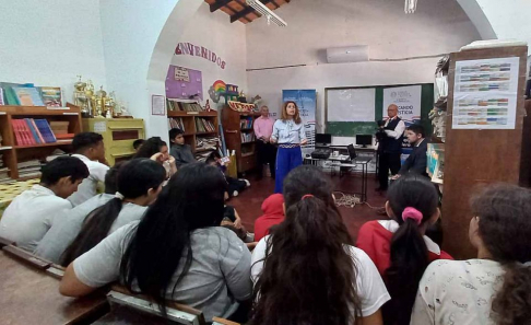 Los temas abordados por la magistrada Gloria Benítez fueron sobre los derechos y deberes de los niños y adolescentes, responsabilidad penal de la adolescencia, además de otros temas.