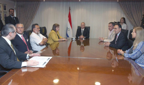 Presidente de la Corte Suprema escuchó a senadores