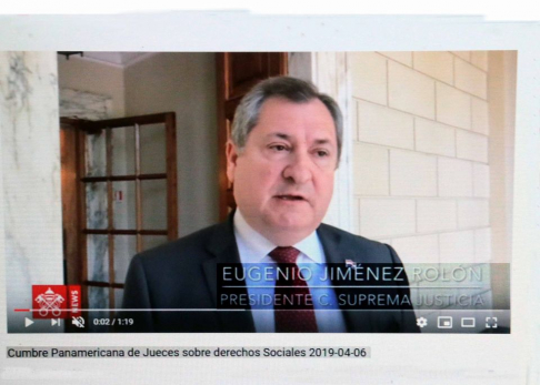 En una entrevista, el doctor Eugenio Jiménez Rolón, refirió que la corrupción es un problema transversal que suscita otros muchos y que en definitiva significan pobreza.