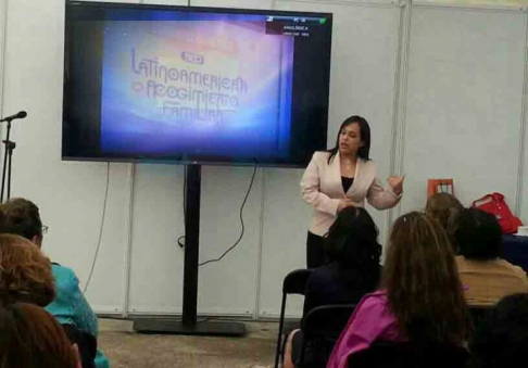 La representante de la Corte, licenciada Fátima Cabrera presentó como ponencia "El Impulso del Poder Judicial para la Experiencia de Desinstitucionalización"