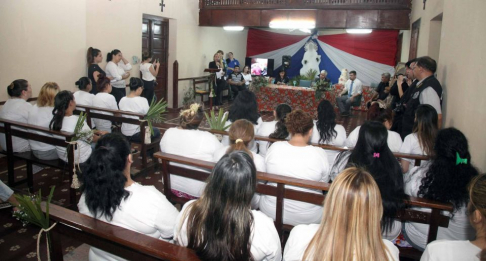 Con el acompañamiento de miembros del Consejo de Administración de Central, esta mañana se realizó el cierre y la entrega de certificados a las personas privadas de libertad que participaron del proyecto “Le Bouquets del Buen Pastor”.