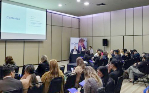 Representantes de DDH en taller de socialización de resultados sobre retorno de migrantes en Paraguay.