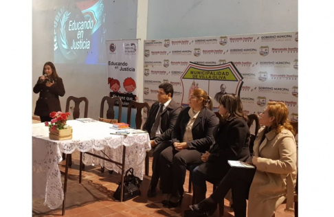 La jueza de la Niñez y de la Adolescencia dialogó de forma amena con los estudiantes.