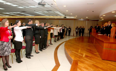 Acto de juramento de jueces y magistrados ante las máximas autoridades del Poder Judicial en el Palacio de Justicia de Asunción.