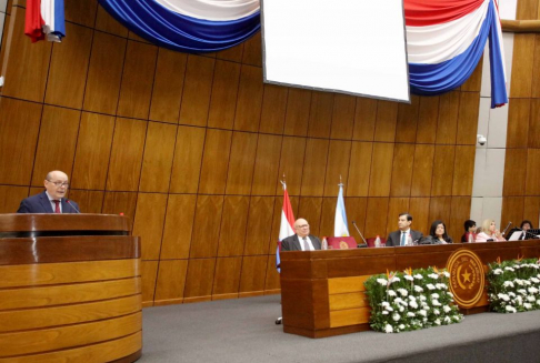 El presidente de la Corte Suprema de Justicia (CSJ), doctor César Diesel, y la vicepresidenta primera y titular de la Sala Penal, doctora Carolina Llanes, en la Sala Bicameral del Congreso Nacional.