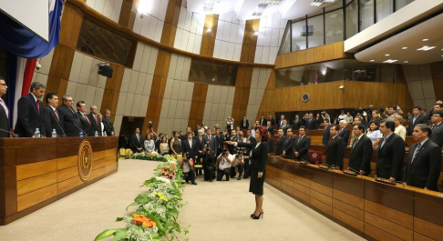 La doctora Miryam Peña juró ante el Congreso de la República.