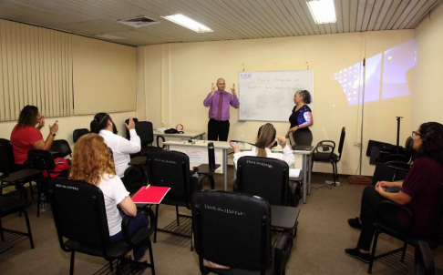 Se reinició curso de lengua de señas para funcionarios del Poder Judicial.