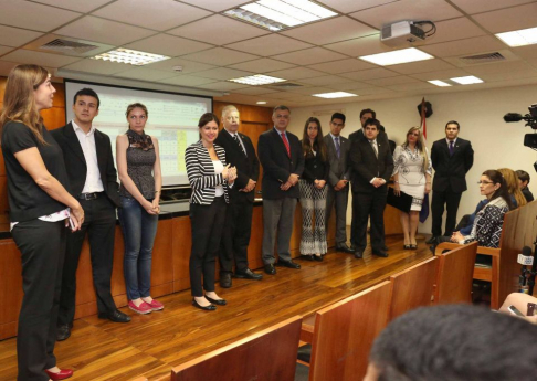 Ganadores de la Competencia Interuniversitaria Moot Court del año 2016.