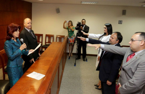 El acto se realizó en la sala de conferencias del noveno piso.