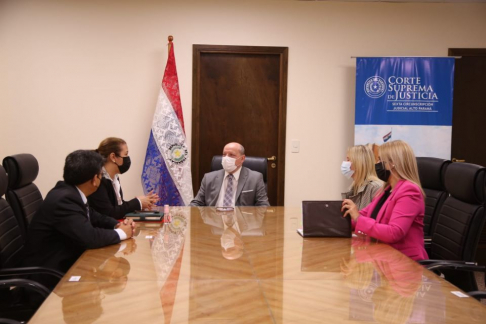 El titular de la máxima instancia judicial, doctor César Diesel, en su carácter de superintendente de Alto Paraná, realizó su primera visita oficial al Palacio de Justicia de Ciudad del Este.