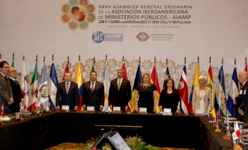 El presidente de la Corte Suprema de Justicia, Eugenio Jiménez Rolón, acompañado del Presidente y Vicepresidente de la República, Mario Abdo y Hugo Velazquez, la fiscal General del Estado, Sandra Quiñonez, durante el acto de apertura de la asamblea.