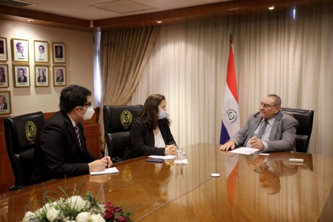 Presidente de Corte Suprema de Justicia recibe a jefa del Programa Global de Armas de Fuego ONU.