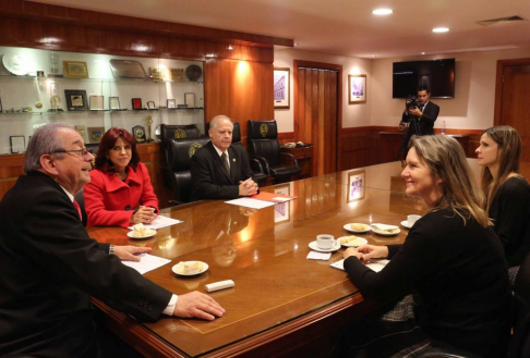 La representante Regional para América del Sur de la Oficina del Alto Comisionado de las Naciones Unidas para los Derechos Humanos, Birgit Gerstemberg, visitó al presidente de la Corte Suprema de Justicia, Raúl Torres Kirmser.