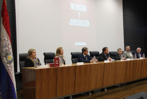 El ministro Eugenio Jiménez Rolón, presentó su libro denominado “Mediación y Jurisdicción”.