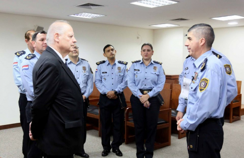 El Dr. Luis María Benítez Riera, presidente de la Corte Suprema de Justicia, recibió a una delegación de la Escuela de Estrategia Policial del Instituto Superior de Educación Policial (ISEPOL).