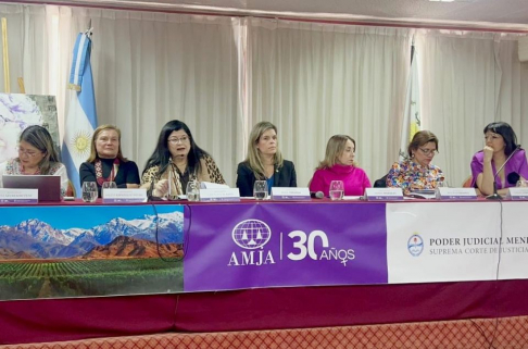 La vicepresidenta primera de la Corte Suprema de Justicia, doctora Carolina Llanes, disertó sobre “Derecho penal y perspectiva de género”.