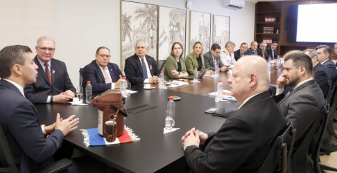 El presidente de la máxima instancia judicial, doctor Luis María Benítez Riera, participó de una reunión encabezada por el presidente de la República, Santiago Peña.