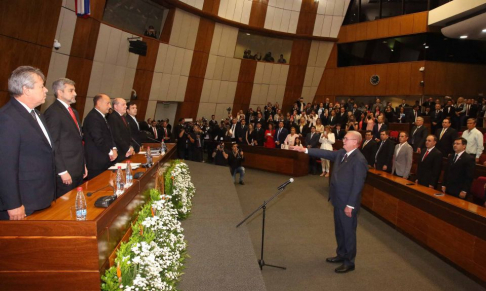 El acto se llevo a cabo en la Sala de Sesiones del Congreso. 