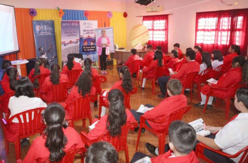 Estudiantes de La Paloma recibieron charla sobre responsabilidad penal, drogadicción y tipos de violencia.