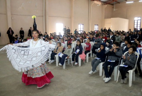 Acto de clausura del Programa “Educando en Justicia” en la ciudad de Paraguarí, con la participación de más de 500 alumnos de la Escuela Básica 