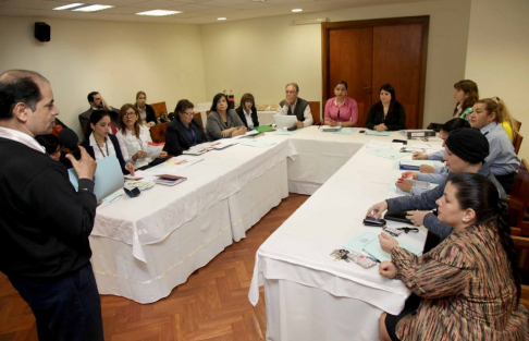 Presentación a los representantes de las distintas instituciones.